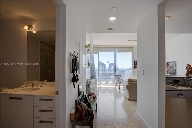 Building Photo - 1060 Brickell Ave