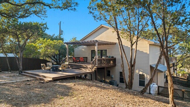 Building Photo - 785 Lake Forest