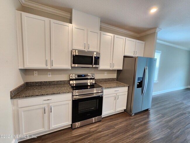 Building Photo - 2599 Lantana Ln