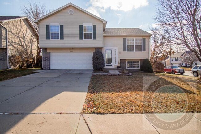 Building Photo - 3 Bedroom / 2 Bathroom House | Millard