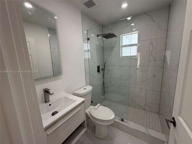 Building Photo - 6391 SW 39th St