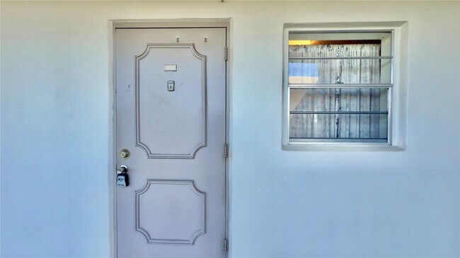 Building Photo - 9340 Lagoon Pl