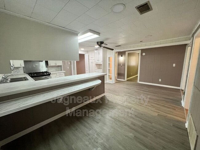 Building Photo - 3105 Deaton St