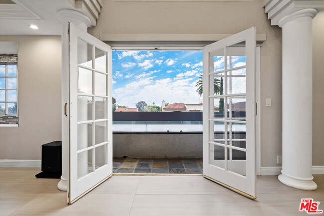 Building Photo - 10627 Ashton Ave