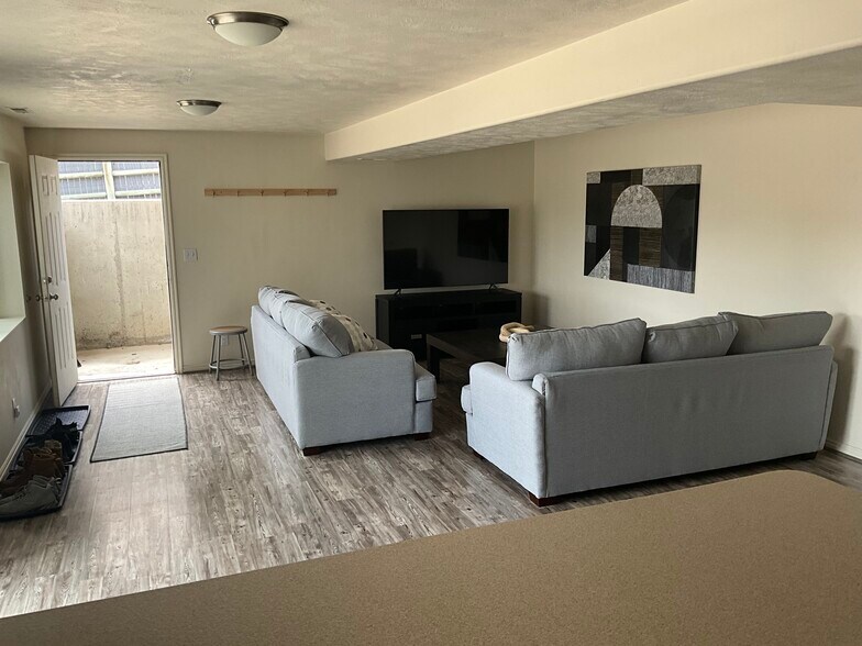Building Photo - 6304 Parkridge Dr