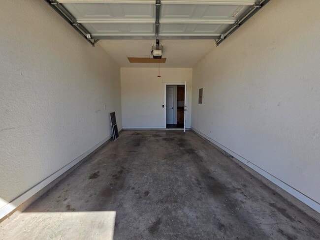Building Photo - 121 Ivy Ln