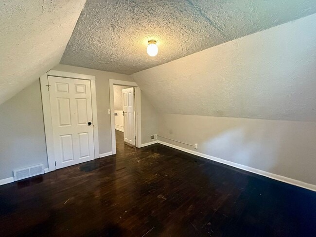 Building Photo - 3 Bed 1 Bath Single Family Home in Rothschild