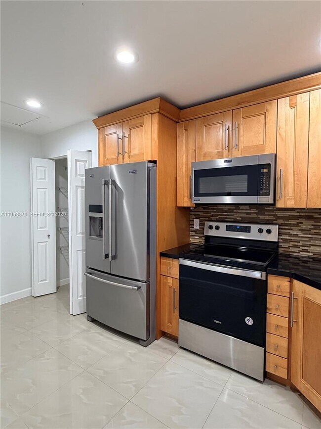 Building Photo - 20730 NE 8th Ct