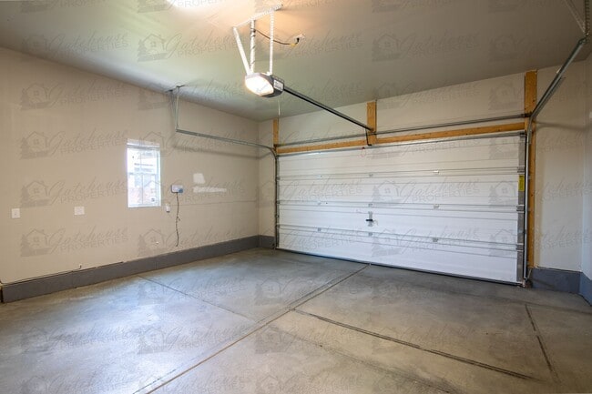 Building Photo - 10294 E 59th Ave