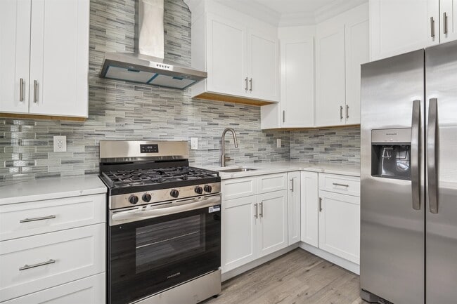 Building Photo - 324 Pacific Ave