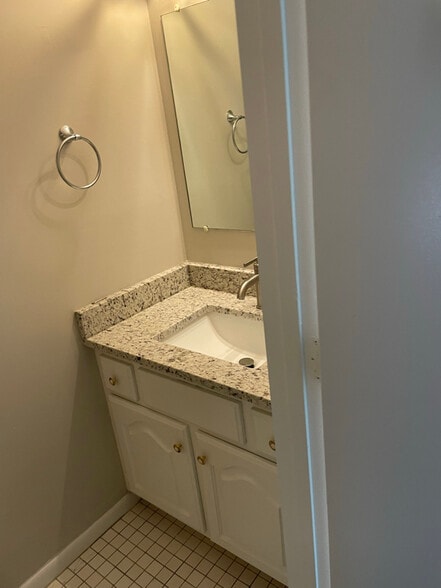 Building Photo - 3821 Davenport St