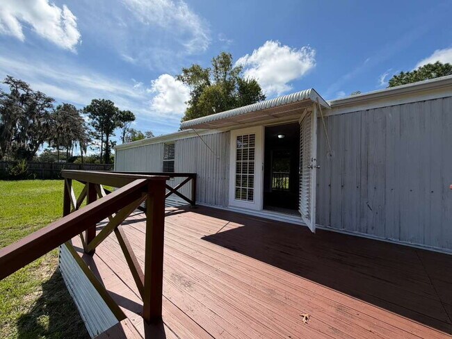 Building Photo - 10580 SW 105th Ave