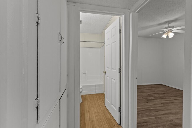 Building Photo - 110 Apache Hills Dr