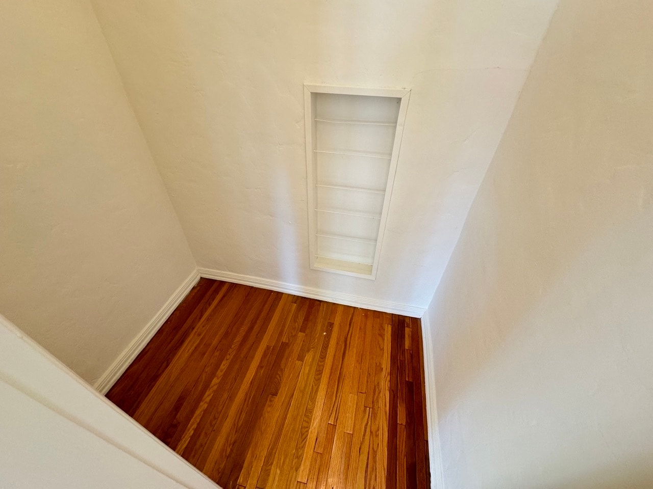 Building Photo - 422 S Detroit St