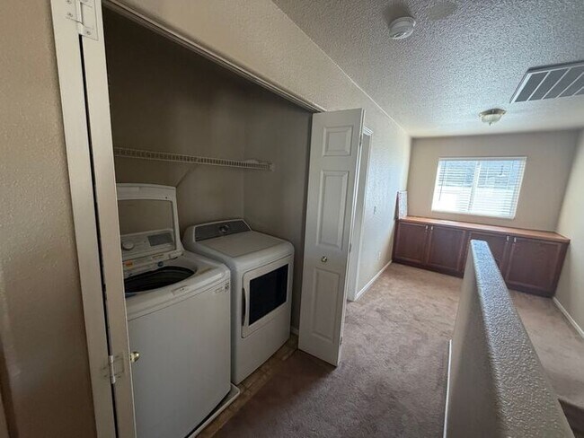 Building Photo - 2340 Sapphire Ridge Way