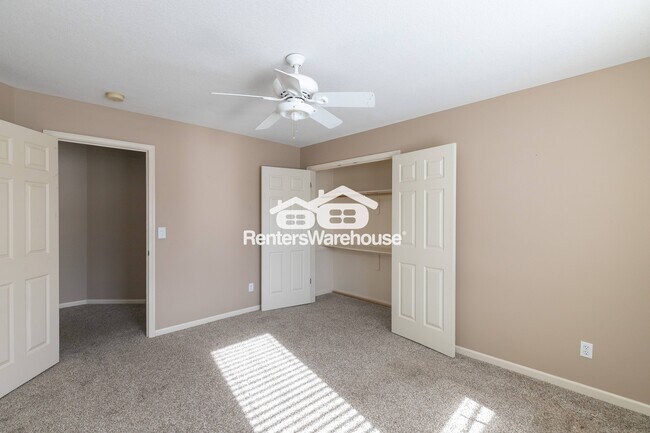 Building Photo - 5701 NE Hidden Meadow Dr