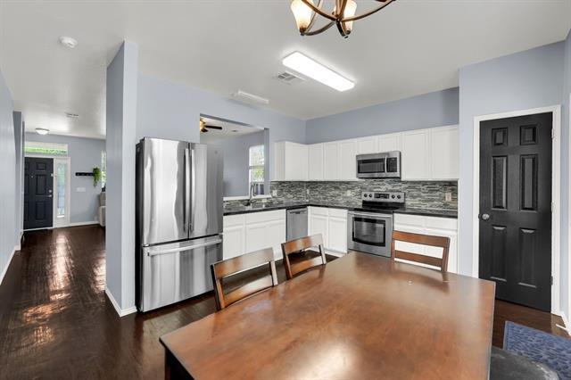 Building Photo - 909 Carlton Rd