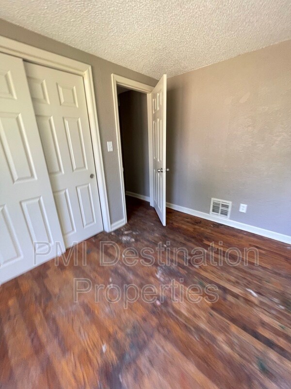 Building Photo - 5528 Parkview Ave