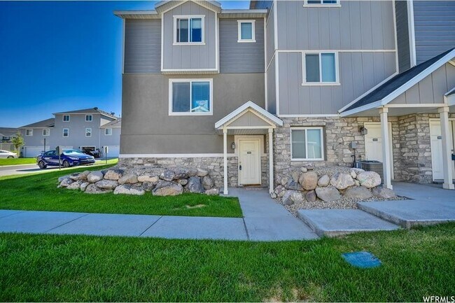 Building Photo - 14431 S Ferndale Way