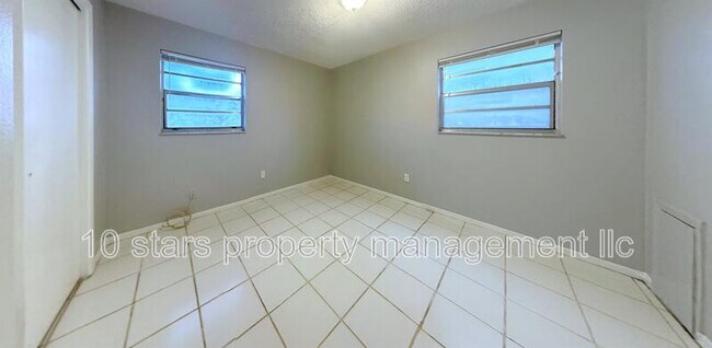 Building Photo - 972 San Christopher Dr