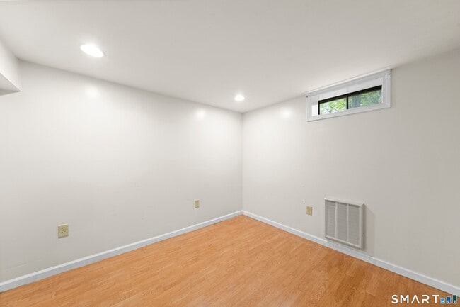 Building Photo - 209 Pne Ln Ext