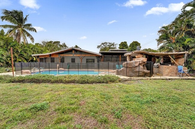 Building Photo - 5612 Harding St