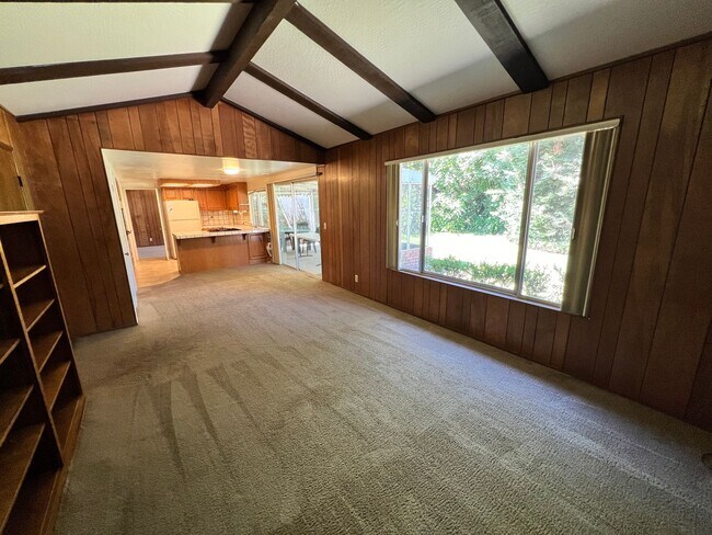 Building Photo - Spacious Home in Wonderful Davis Neighborhood!
