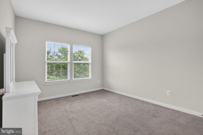 Building Photo - 2621 Eastbourne Dr