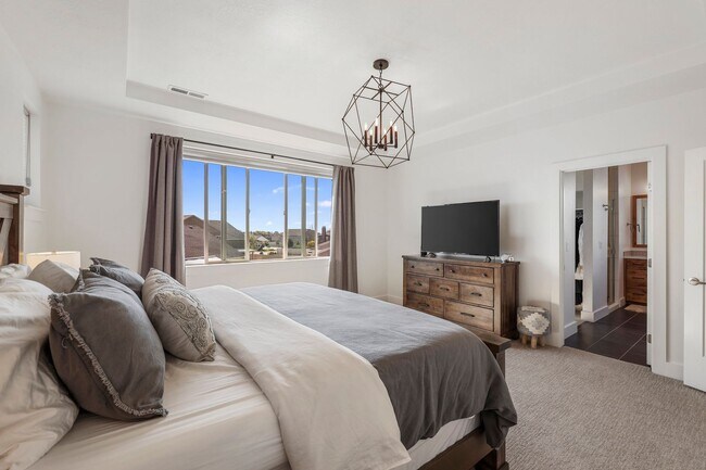 Building Photo - Beautiful 4 bed 2.5 bath home
