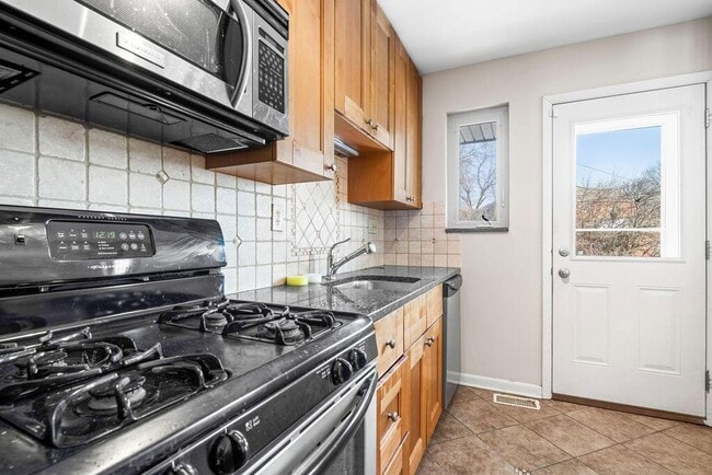 Building Photo - 1978 Northwest Blvd