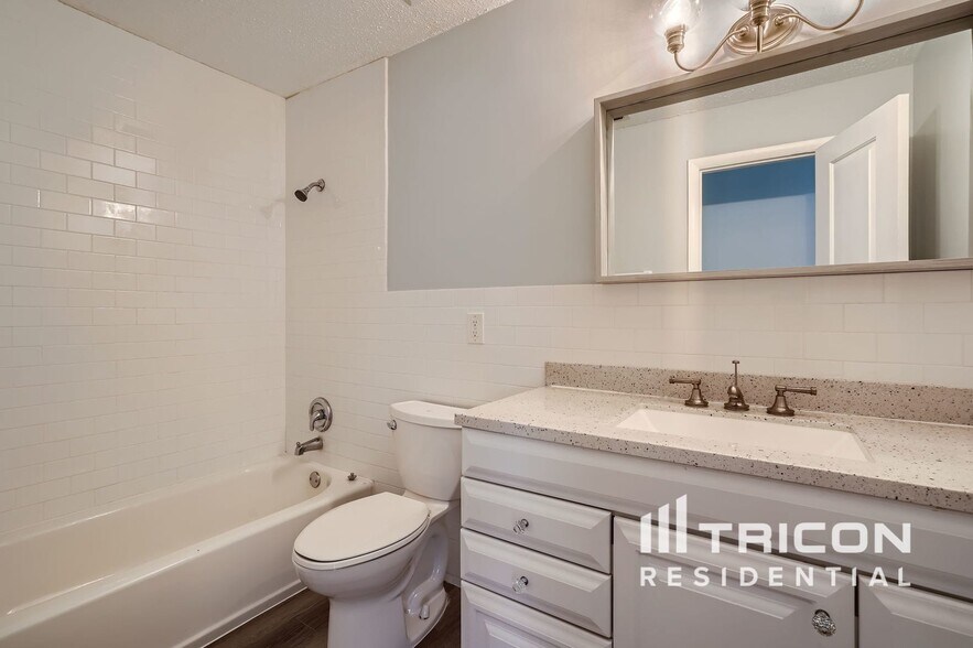 Building Photo - 2730 Avocado Dr