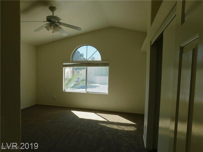 Building Photo - 628 Rolling Valley Way