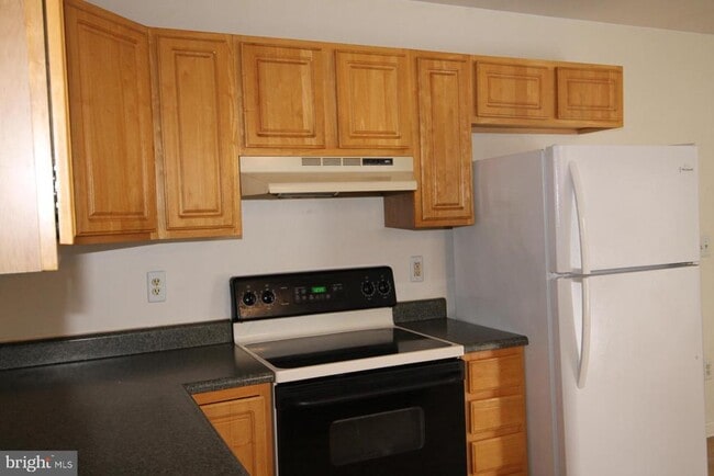 Building Photo - 25880 Brookwood Rd