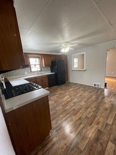 Kitchen - 3913 Evergreen Ave SE