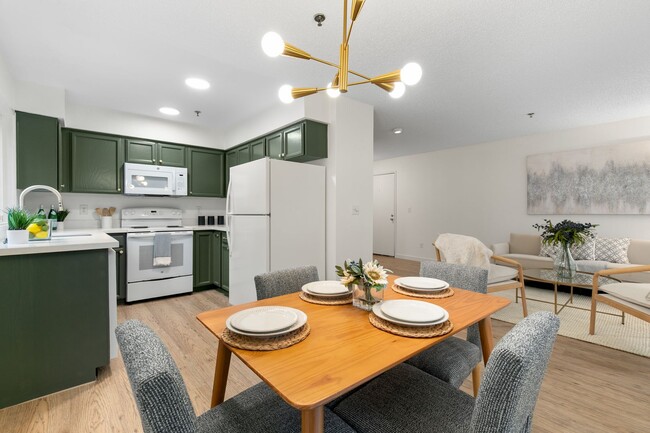 Building Photo - Newly updated, quiet condo in GREAT locati...