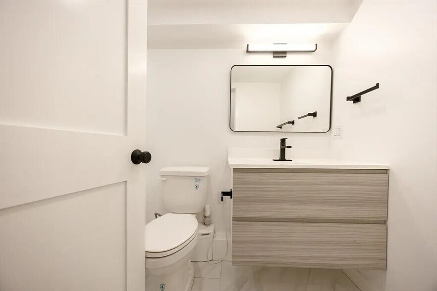 Building Photo - 12 George St