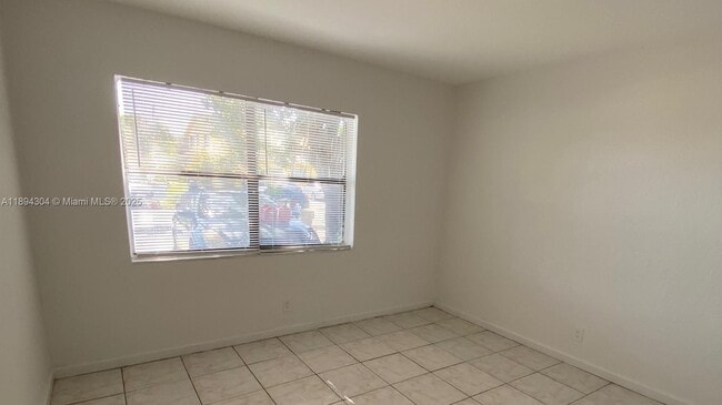 Building Photo - 717 NW 5th Ave