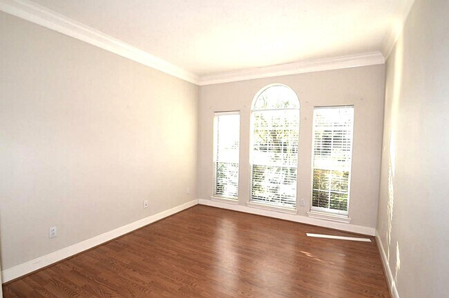 Building Photo - 5926 Solar Point Ln