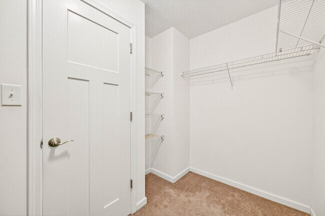 Building Photo - 4663 Bayview Dr