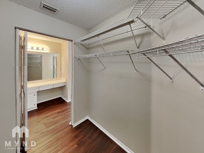 Building Photo - 11211 Sailbrooke Dr