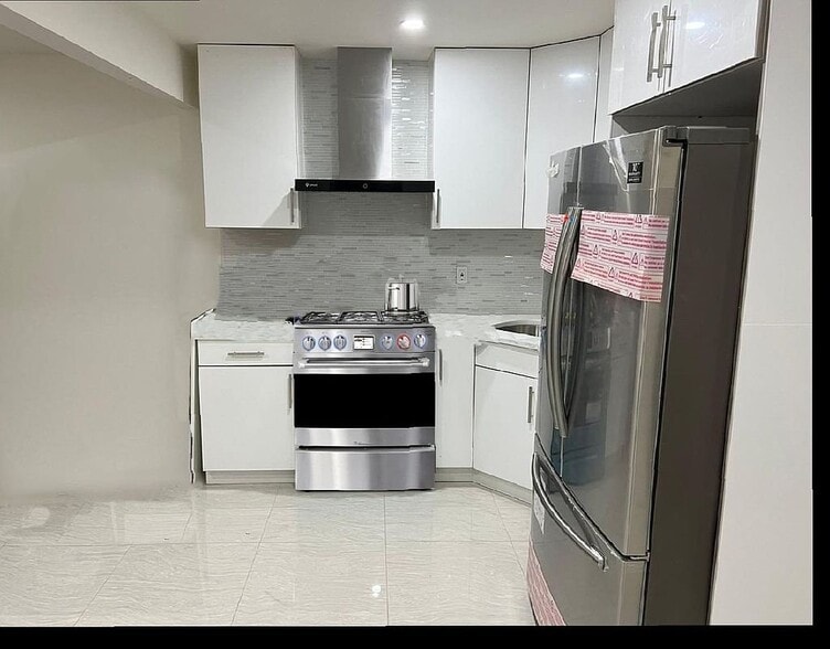 Building Photo - 756 40th St