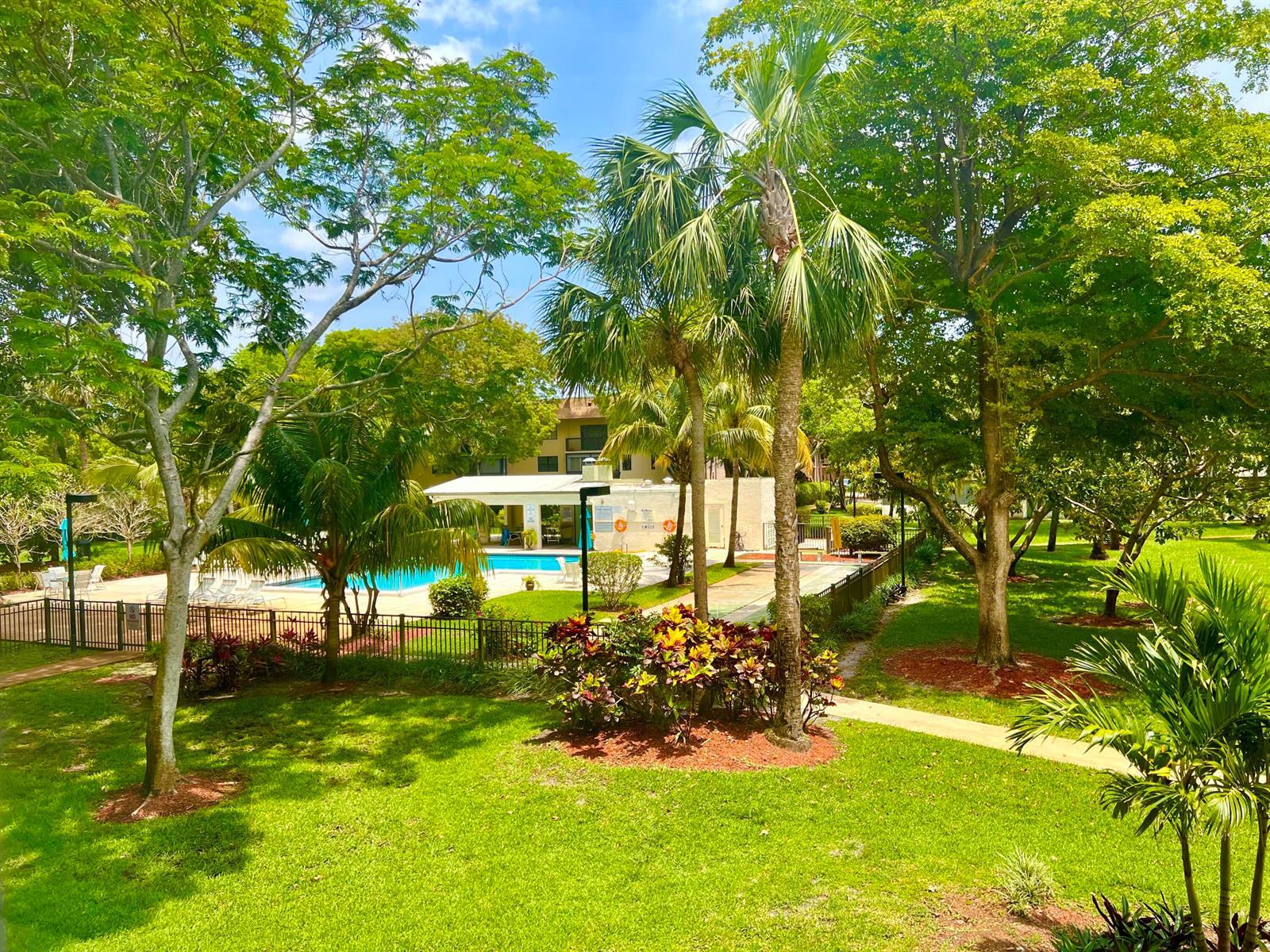 Building Photo - 5155 E Sabal Palm Blvd