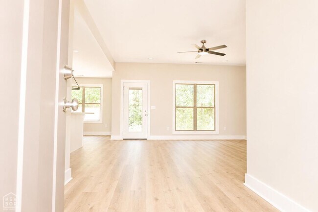 Building Photo - 5402 Lotus St