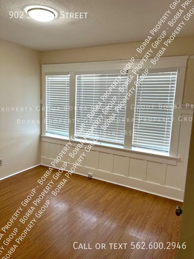 Building Photo - **1ST MONTH RENT FREE**STUNNING 3BEDROOM |...