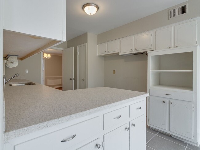 Building Photo - Completely redone luxury 3 bedroom rental ...