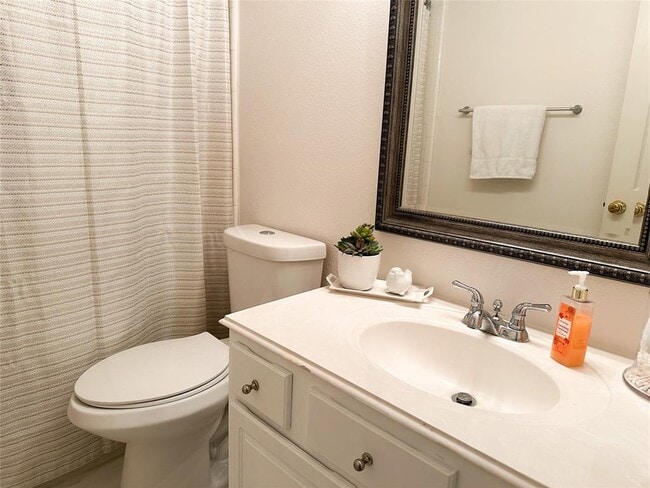 Building Photo - 16422 Red Crest Dr