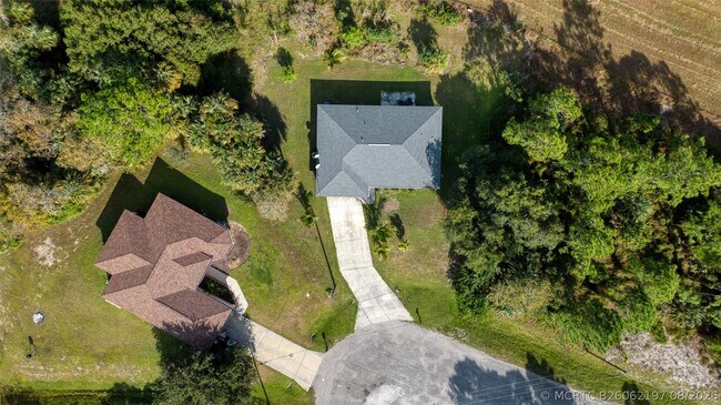 Building Photo - 8007 Royal Ct