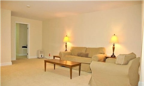 Building Photo - Spacious 4Bd/2.5Bth Single-Family Home with Garage & Fenced Yard – Prime Location!