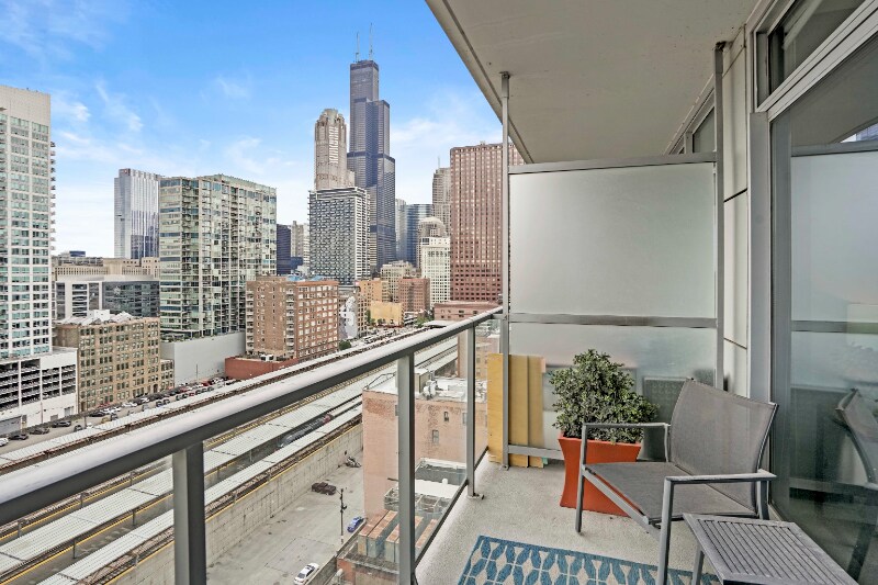 Building Photo - 757 S Clark St