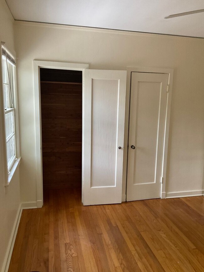 Building Photo - Great Home within Walking Distance to Campus.